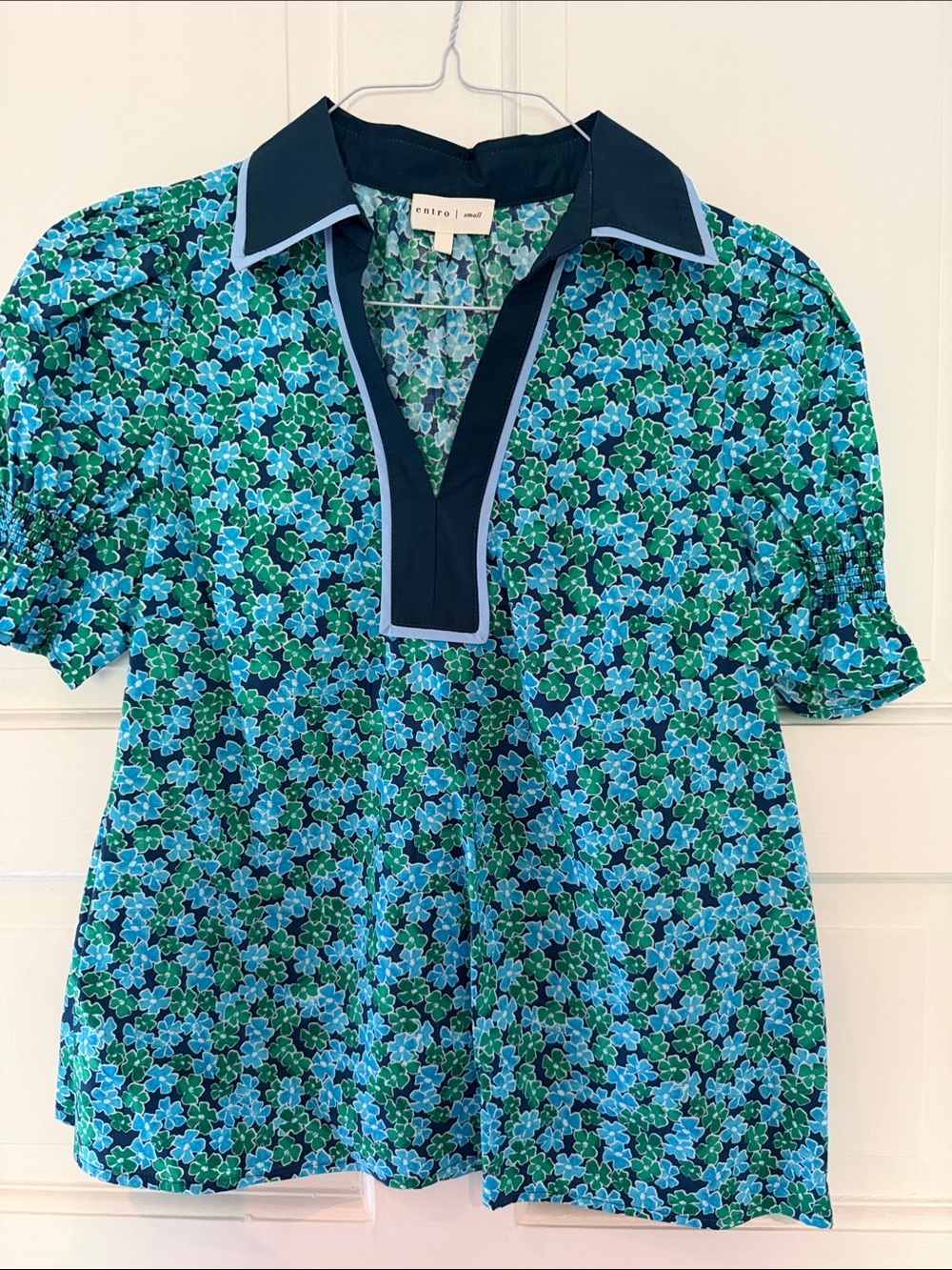 entro Blue & Green Floral Split-Neck Puff Sleeve Blouse